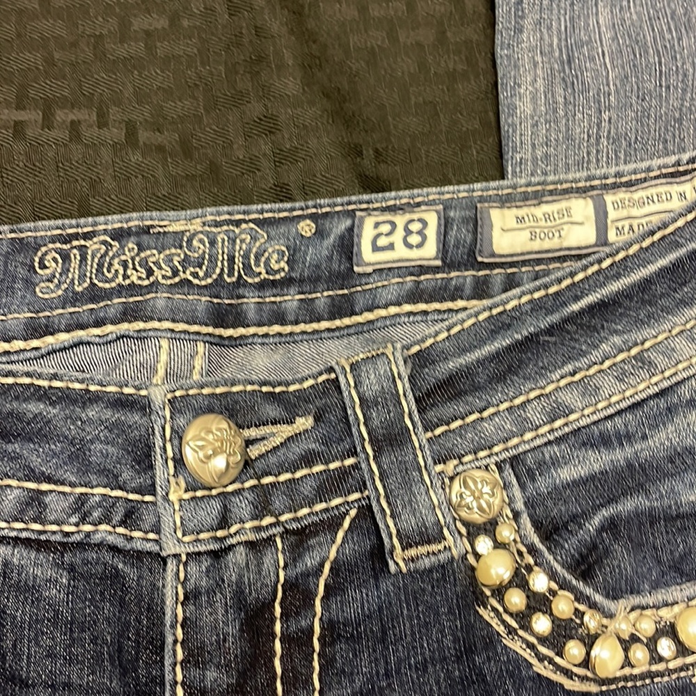 Miss Me Mid- Rise Boot Jeans Size 28 with embroidery Rhinestones and Pearls - Picture 7 of 7